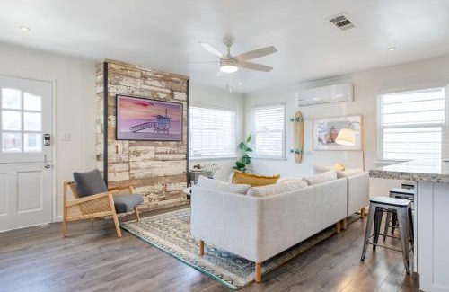 West Newport Apartment | Surfrider I by AvantStay Walk to the Beach Patio