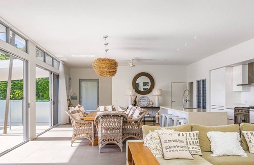 Pottsville House | Surfside Beach House - Ideal Family Getaway