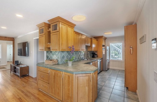 Topsail Beach House | Surfside Cottage | Pet Friendly, Hot Tub, Views!