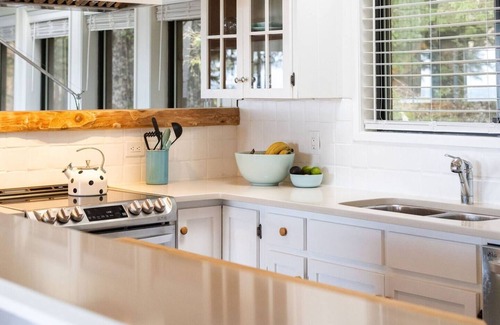 Tofino House | Surfside Lodge-Right on Chesterman, Sauna, Hot Tub