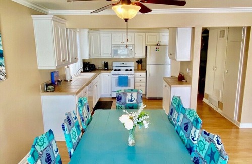 West Newport House | SurfView1Min2BeachDisney25Min BikesPark2CarsWasher