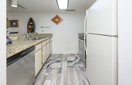 Surfside Beach Condo | Surfwalk 343 – Shared Pool, 2 Balconies & Easy Beach Access