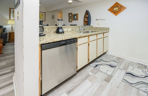 Surfside Beach Condo | Surfwalk 343 – Shared Pool, 2 Balconies & Easy Beach Access