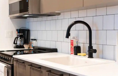 Surrey House | Surrey Central 2B/2B 1000+ sqft & 30 min to DT Van