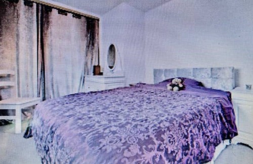 Walton-on-Thames Cottage | Surrey Pool/diner - Awesome for Entertaining - Sleeps 8