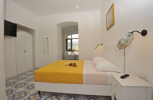 Sorrento City Centre Bed & Breakfast | Surriento Suites