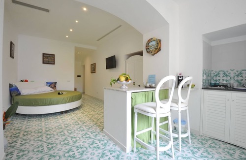 Sorrento City Centre Bed & Breakfast | Surriento Suites