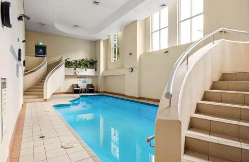 Surry Hills Apartment | Surry Hills Loft-Style Heritage 1BR - Indoor Pool, Sauna & Gym