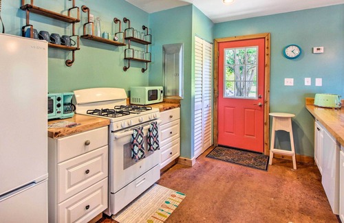 Midway Apartment | 'Susie Shanty:' High-End Waterfront Studio w/ Dock