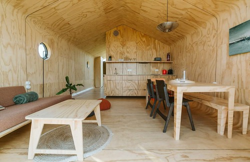 Ouddorp Ski Chalet | Sustainable cottage made of recycled cardboard