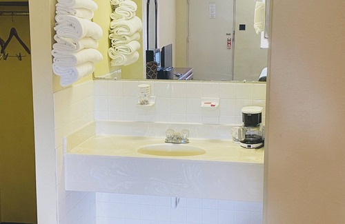 Heaters Hotel | Sutton Lane Motel