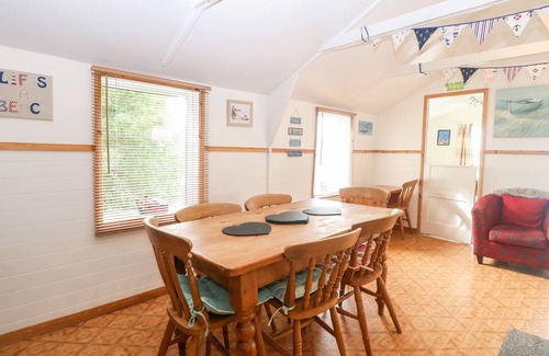 Bacton Cottage | SUZANNE'S BEACH HUT, pet friendly, country holiday cottage in Walcott