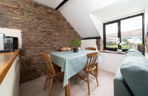 Littleham Cottage | Swallow Cottage - Sleeps 4 with a pool & games room
