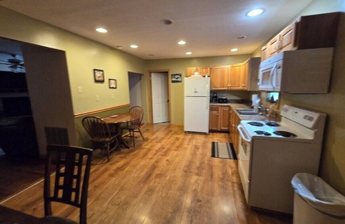 Oakland Cabin | Swallow Falls Cabin 4 - a 3 Bedroom with Fireplace near Swallow Falls State Park