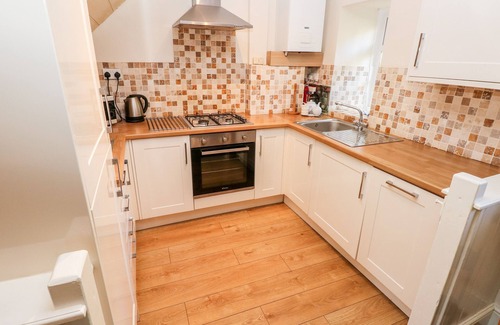 Llys Y Fran Cottage | SWALLOWS COTTAGE, pet friendly, with a garden in Maenclochog