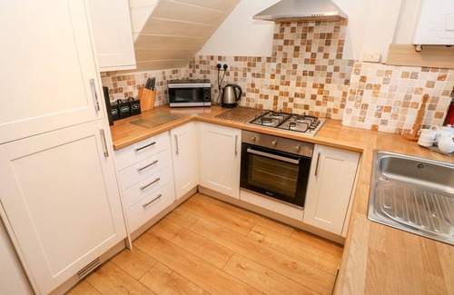 Llys Y Fran Cottage | SWALLOWS COTTAGE, pet friendly, with a garden in Maenclochog