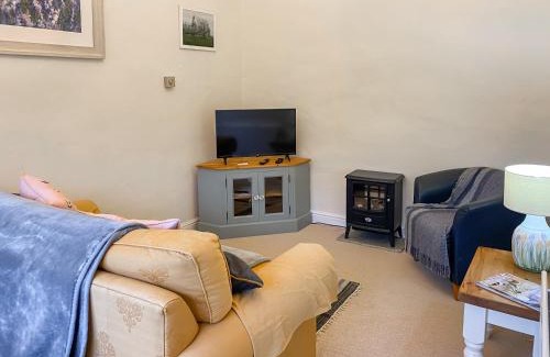 Middle Mayfield House | Swallows - Uk41742