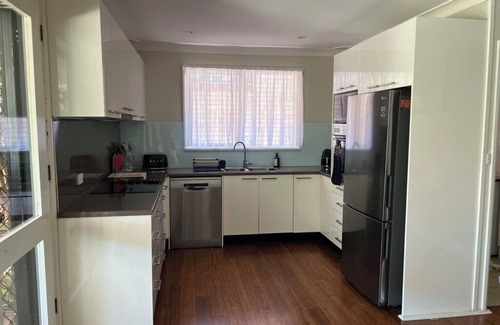 Lake Macquarie City Council House | Swansea Sands- Modern Family home close to the lake