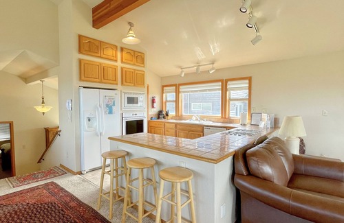 Bandon House | Sweeping Ocean Views, Steps to Beach