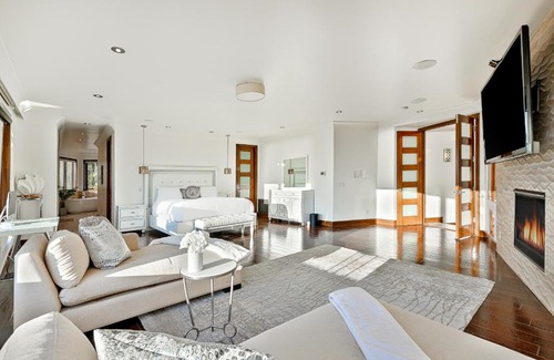 La Jolla Mesa House | Sweeping Sunsets