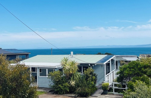 Coles Bay House | Sweeping views of Sand Piper Beach!