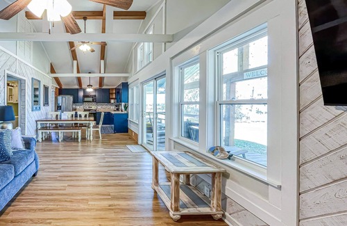 Lake Waccamaw House | Sweet and cozy 3-bedroom house on enchanting Lake Waccamaw with AC