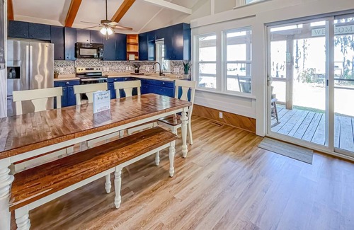 Lake Waccamaw House | Sweet and cozy 3-bedroom house on enchanting Lake Waccamaw with AC