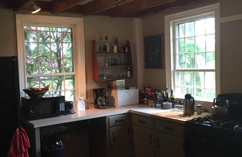 Cornwall Bridge House | Sweet Beehive Cottage/Berkshire foothills. MONTHLY RENTAL/minimum 15 days