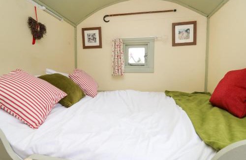 Llanfihangel Tal-y-llyn House | Sweet Briar Shepherds Hut