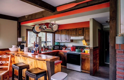 Stony Creek Cabin | Sweet Chalet by the Lake, Mini-golf!