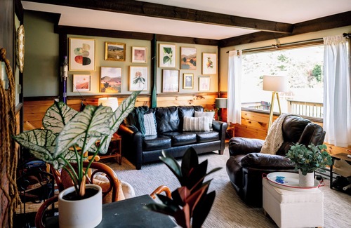 Stony Creek Cabin | Sweet Chalet by the Lake, Mini-golf!