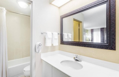 Ferry Pass Hotel | Sweet Dream Inn University Park