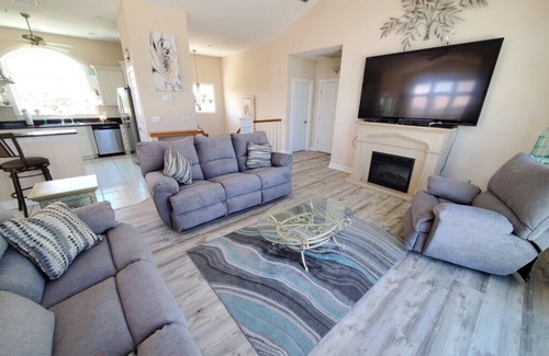 Painters Hill House | Sweet Dreams, 6 Bedrooms, Ocean View, Private Pool, Yard, Pool Table