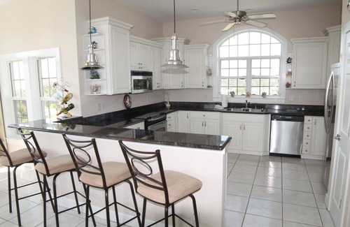 Painters Hill House | Sweet Dreams, 6 Bedrooms, Ocean View, Private Pool, Yard, Pool Table