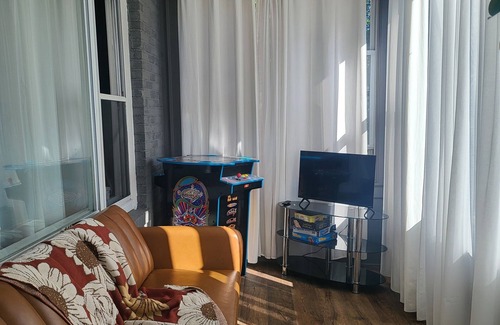 Weequahic Apartment | Sweet Escape ~ 4 BR Modern Luxury Near NYC & EWR