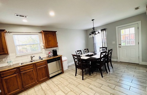 Fayetteville House | Sweet Home 2 BR