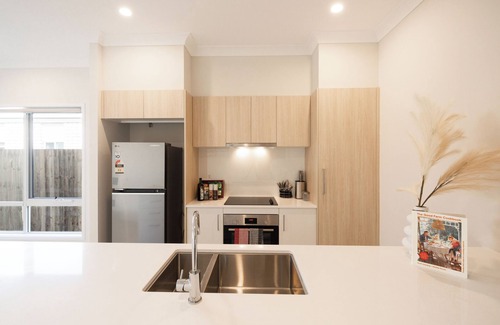 Griffin House | Sweet Home in Griffin, brand new & Spacious, 10 min to North Lake Westfield