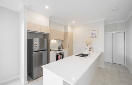 Griffin House | Sweet Home in Griffin, brand new & Spacious, 10 min to North Lake Westfield