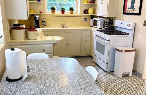 Estudillo Estates - Glen House | Sweet mid-century bungalow in beautiful San Leandro neighborhood.