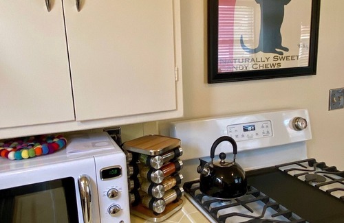 Estudillo Estates - Glen House | Sweet mid-century bungalow in beautiful San Leandro neighborhood.