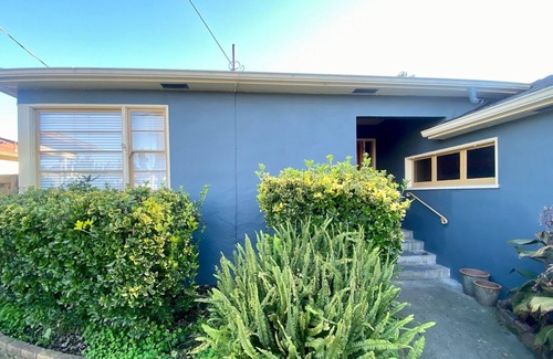 Estudillo Estates - Glen House | Sweet mid-century bungalow in beautiful San Leandro neighborhood.