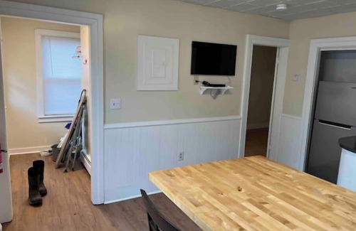 Old North End Apartment | Sweet n Petite: Downtown ChurchStreet Area-Parkingnn