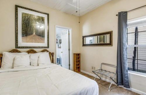 South Pensacola House | Sweet on Strong Street - Unit A