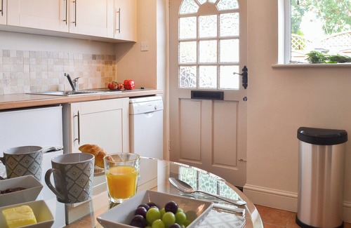 Holt Cottage | Sweet Pea Cottage- 28322