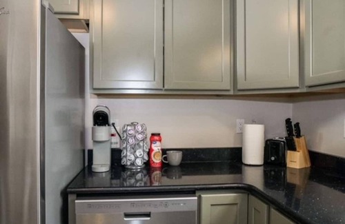 Central - Terry Cottage | Sweet & Petite Midtown Cottage for 5-Long Stays Welcome