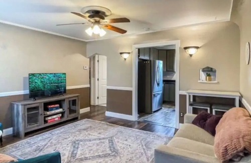 Central - Terry Cottage | Sweet & Petite Midtown Cottage for 5-Long Stays Welcome