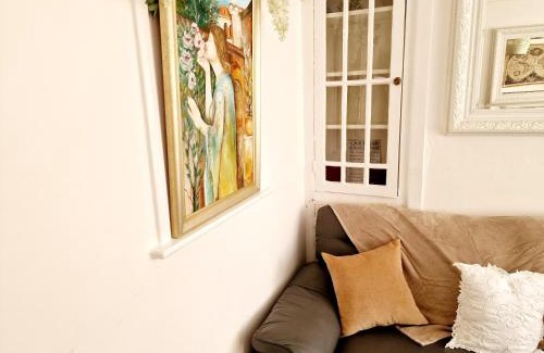 Oxford House | Sweet Rose Guest House Room 6