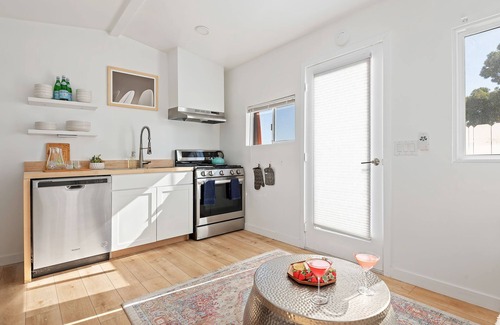 Summerland Apartment | Sweet Summerland Sand 1 BD Walk to Beach, Restaurants, and Shops!