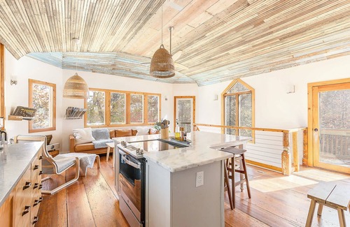 Hurdle Mills House | Sweet Summertime on the Lake: Modern Home near Hyco