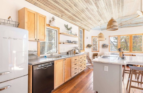 Hurdle Mills House | Sweet Summertime on the Lake: Modern Home near Hyco